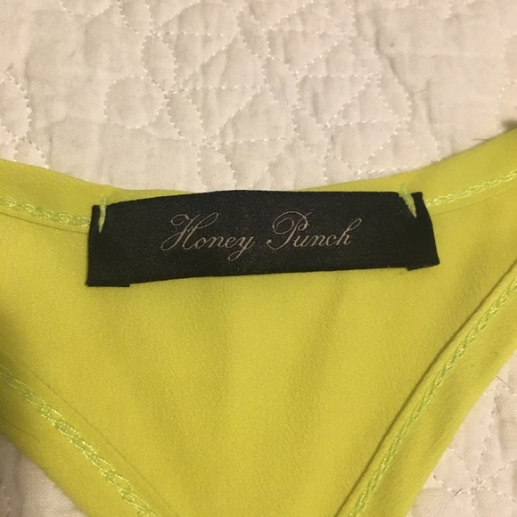 Ladies top, Chartreuse (yellow/green) size Medium - Picture 3 of 4